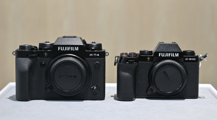 07_X-T4とX-S10の大きさ比較の画像.jpg