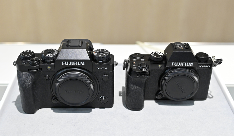 08_X-T4とX-S10の大きさ比較の画像.jpg