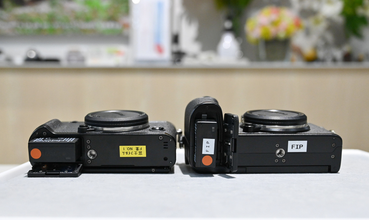 09_X-T4とX-S10の形状比較の画像.jpg